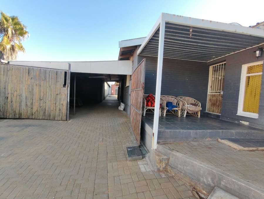 To Let 3 Bedroom Property for Rent in Uitsig Free State
